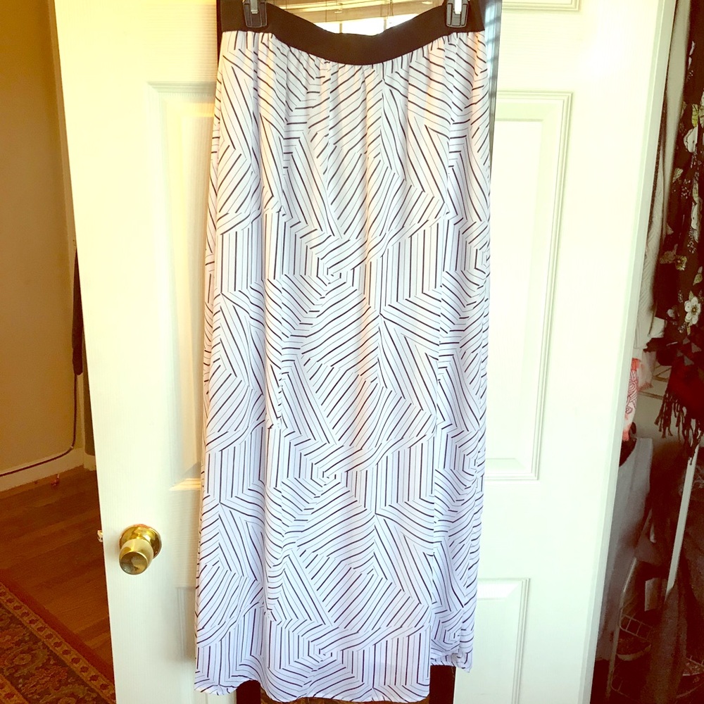 Worthington Maxi Skirt 🌺